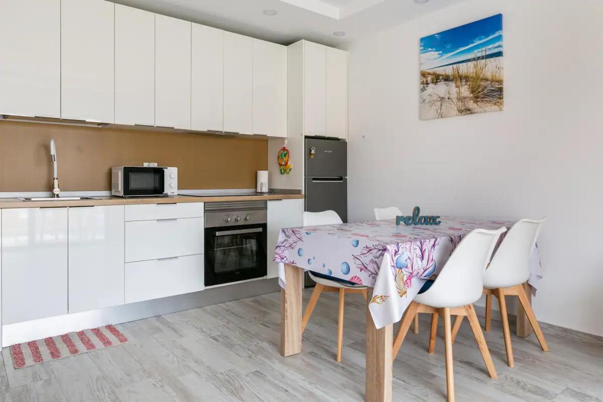 Apartment Luxury Flat, Few Minutes From Fanabe Beach!